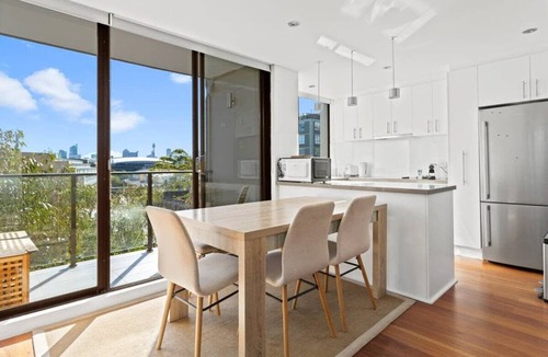 Centennial Park Apartment | Prime Location 2-Bed Apartment with Parking