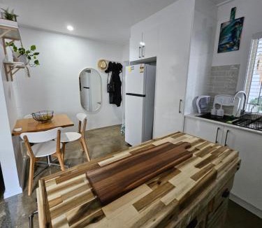 Bulimba Apartment | Prime location: Just steps away from Oxford Street
