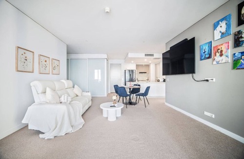 Southport Apartment | Prime Location | Wake Up to Ocean Views | Pool