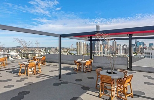 Fortitude Valley Apartment | Prime position 1.5 BR w/view/parking /roof pool