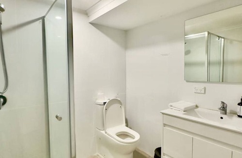 Macgregor Apartment | Prime1BR Near Transport & Retail