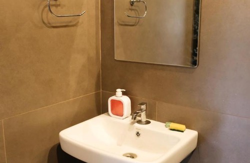 Vayittiri Villa | Private 2BHK-AC Estate stay with sunrise view