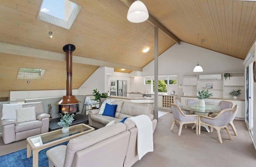 Silverleaves House | Private Access to Beach, Oceanview with Home Gym