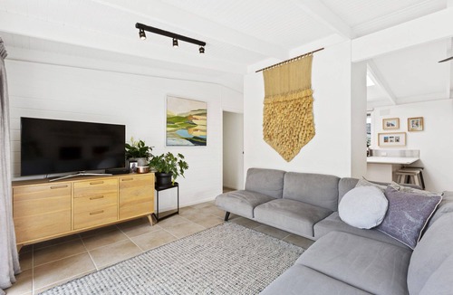 Sorrento House | Private coastal getaway, alfresco dining, Back beach locale (sleeps 7)