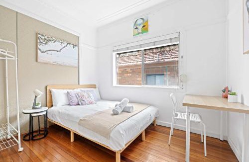 Ryde House | Private Double Room - Centrally Located At Ryde - Shared Bathroom