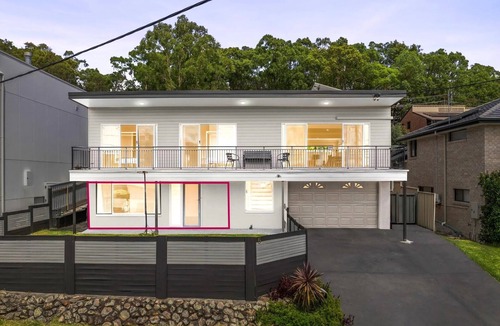 Eleebana House | Private Lower‑Level 2‑Bedroom Unit – Walk to Lake Macquarie