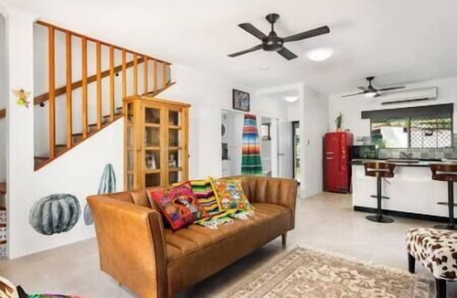 Holloways Beach Villa | Private Pool - Beach Townhouse