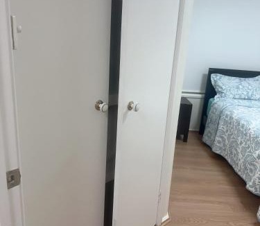 Elderslie House | Private Rm3 with Queen bed