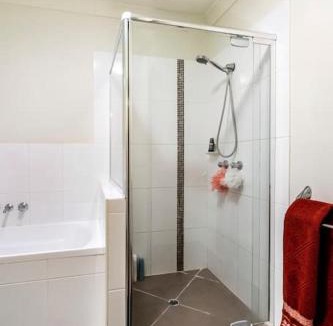 Kippa-Ring House | Private Room with Separate Bath in Shared Accommodation with Private Access