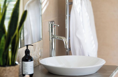 Emerald Bed & Breakfast | Private Suite, Spa, Double shower, log fire, rural views & farm animals