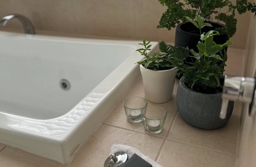 Emerald Bed & Breakfast | Private Suite, Spa, Double shower, log fire, rural views & farm animals