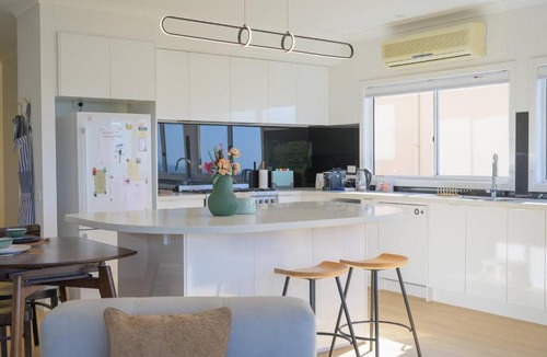 Frankston Apartment | Pudding's Home Luxury Oceanfront Escape
