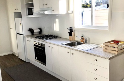 Saumarez Ponds Cabin | Purpose Built Farm Stay Cottage