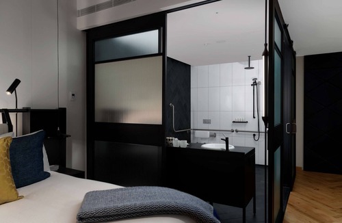 Melbourne Central Business District Hotel | QT Melbourne