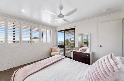 Alexandra Headland Apartment | Quaint 2-Bed Beach Abode with Ocean Views
