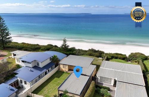 Callala Beach House | Quay's Cabin - Absolute Beachfront with Views