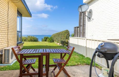 Callala Beach House | Quay's Cabin - Absolute Beachfront with Views