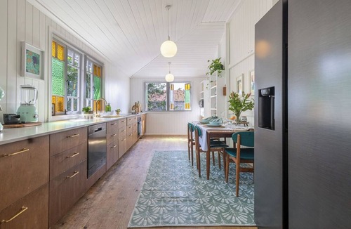 Wynnum House | Queenslander Bay Views, Pool, AC