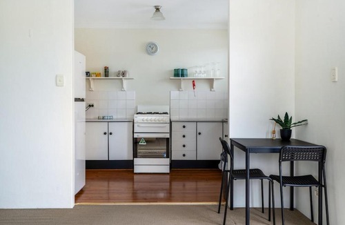 Bulimba Apartment | Quiet & Cozy Bulimba Escape