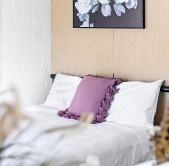 Liverpool House | Quiet Crescent Stay in Liverpool - Comfortable Double Room - Shared Bathroom