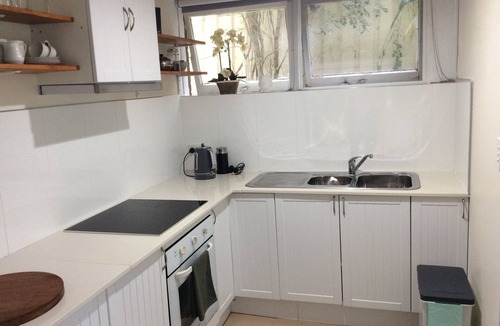 Mangerton House | Quiet leafy suburb near city centre