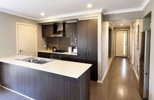 Melton South House | Quiet Melton Retreat 4BR + Garage
