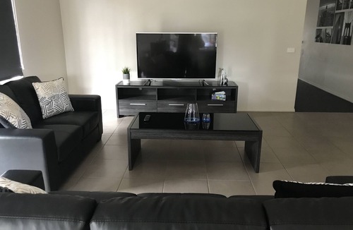 Moama House | Quiet Residential area with a park next door