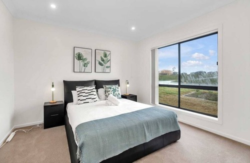 Sydney House | Quiet Street + Parking on premise