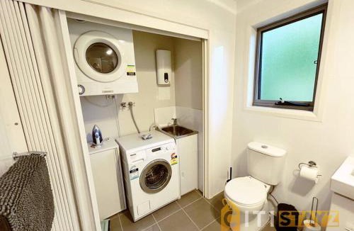 Turner Apartment | Quiet Turner Retreat - Modern 1BR with Secure Parking