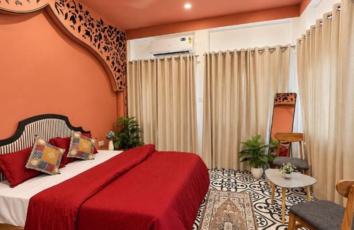 Udaipur Hotel | Raahgir LakeView Hostel