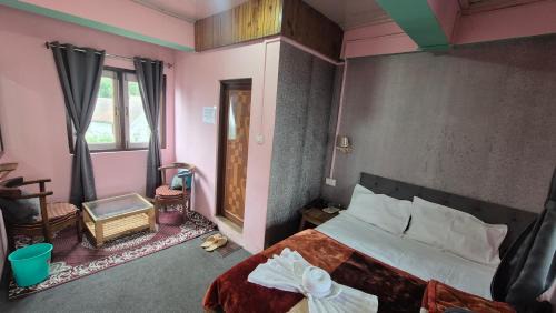 Darjeeling House | Rainbow Guest House