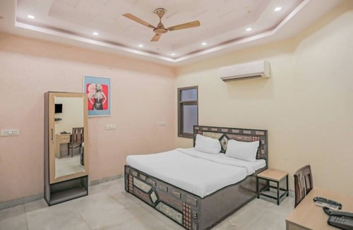 Govindpuri Hotel | Raj Residency Govindpuri