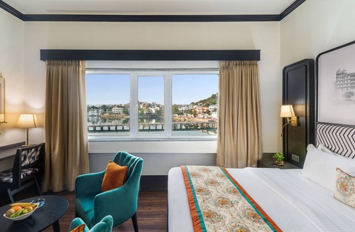 Lake Swaroop Sagar Hotel | Rajdarshan - A Lake View Hotel in Udaipur