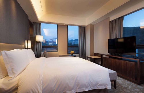 Lixia District Hotel | Ramada Jinan