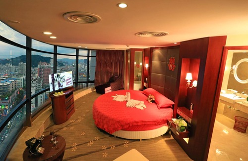 Xinluo District Hotel | Ramada Longyan
