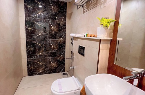 Perintalmanna Hotel | Raphilhin The Business Hotel