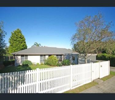 Endeavour Hills House | ravenhill house