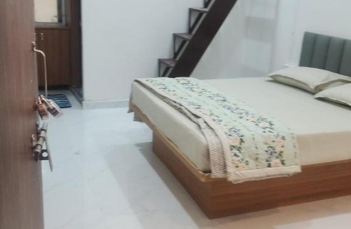 Pandharpur Hotel | Raya Inn