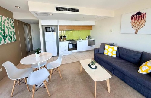 Docklands Apartment | Readyset Apartments at Stadium South