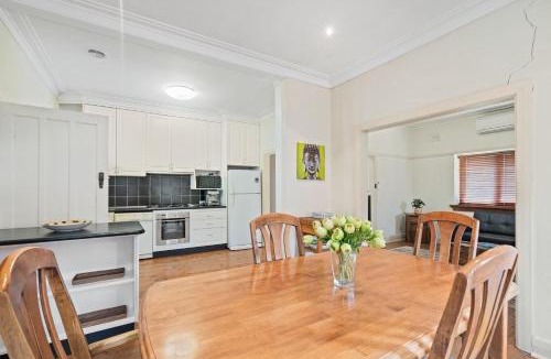 Albury House | Red Brick Beauty - Central Cottage