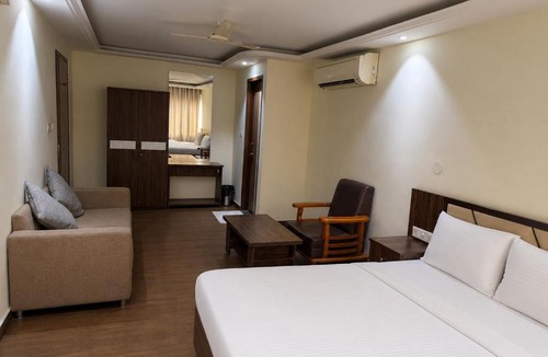 Raigarh Hotel | Red Queen