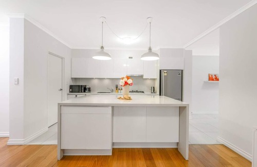 Redfern Apartment | Redfern 2Br Apt with balcony free parking near CBD