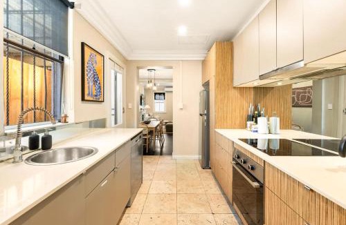 Redfern Apartment | Redfern 3BR Family Stay with Parking & Patio