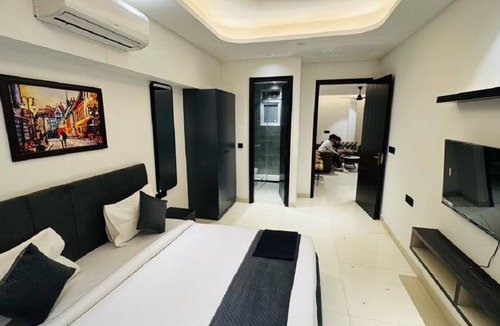 Gurugram Hotel | Reebah Inn & Suites