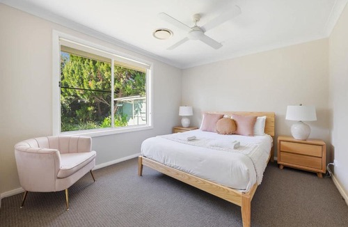 Dubbo House | Regand Retreat - Pool, Luxurious Family Home