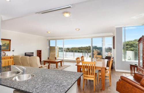 Forster Apartment | Regatta 13