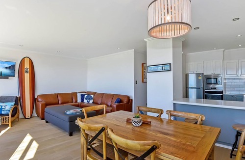 The Entrance North Apartment | Regency Court - Absolute Beachfront