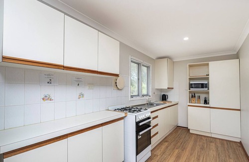 Guilderton House | Relax Moore - Walking distance to Beach.