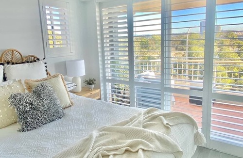 Currumbin Apartment | Relaxing Coastal Retreat with Ocean Views