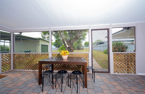 Aberdare Cottage | Renovated 2 beds Cottage (see attached Studio room)